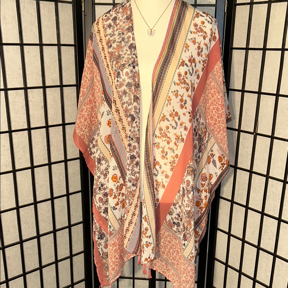 🦋Ultra Pink Floral and Striped Kimono 5/25$